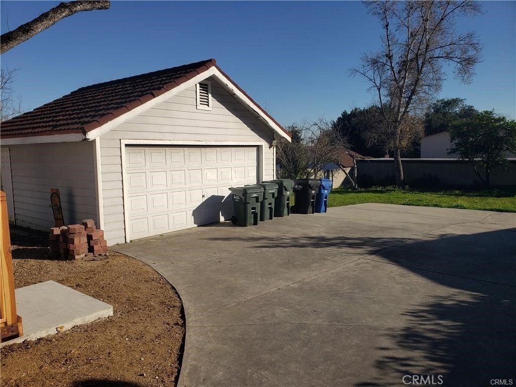 148 W Highland Avenue - Photo 17