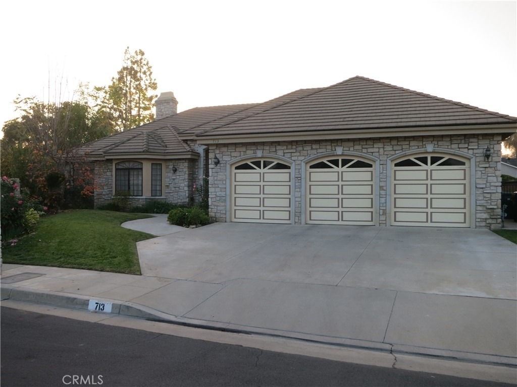 713 Pamela Circle - Photo 0