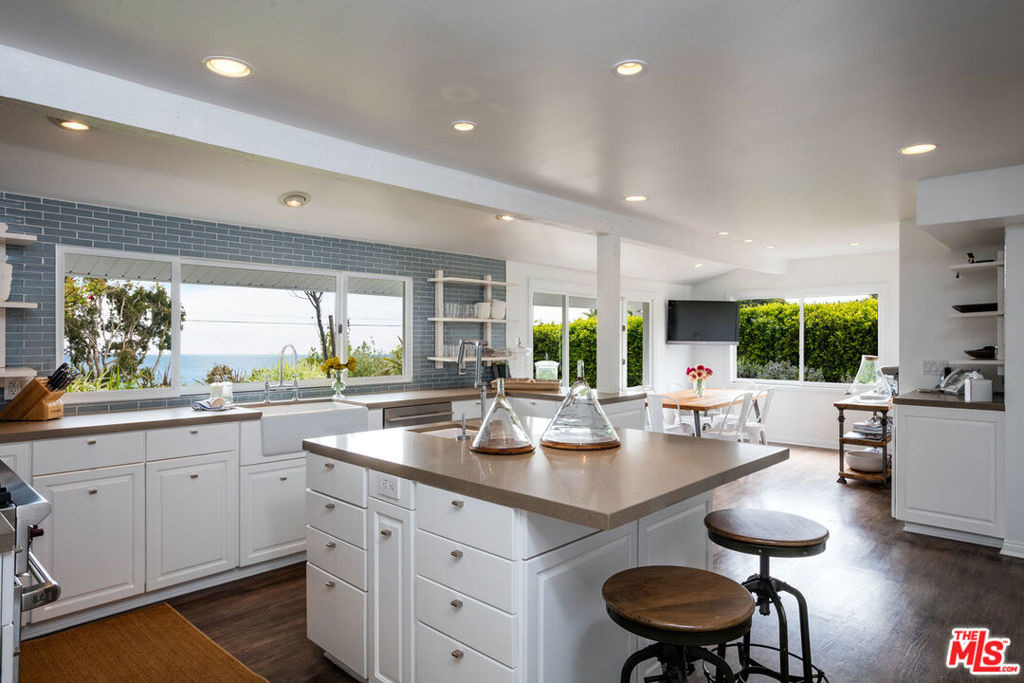 29225 Cliffside Drive - Photo 5