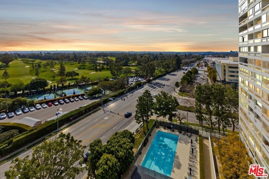 2222 Avenue Of The Stars - Photo 16