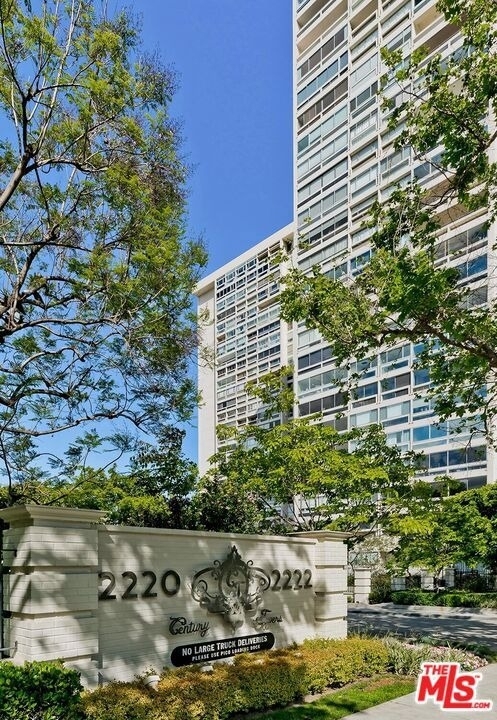 2222 Avenue Of The Stars - Photo 21