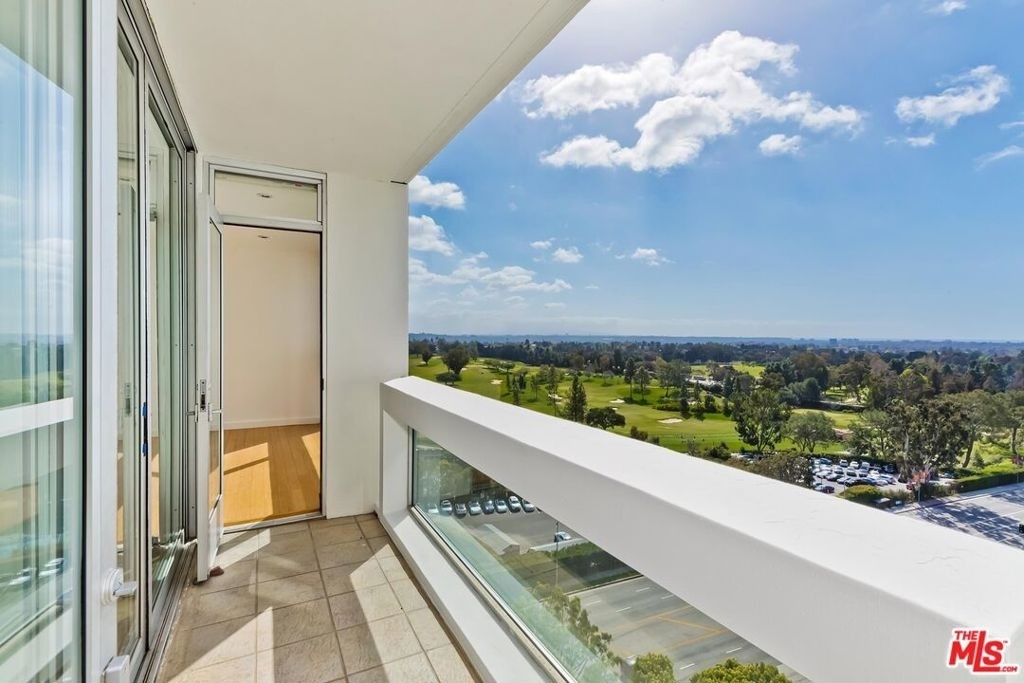2222 Avenue Of The Stars - Photo 2