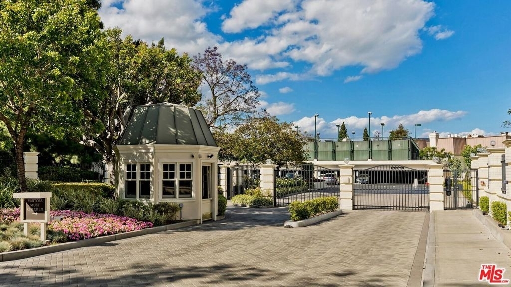 2222 Avenue Of The Stars - Photo 19