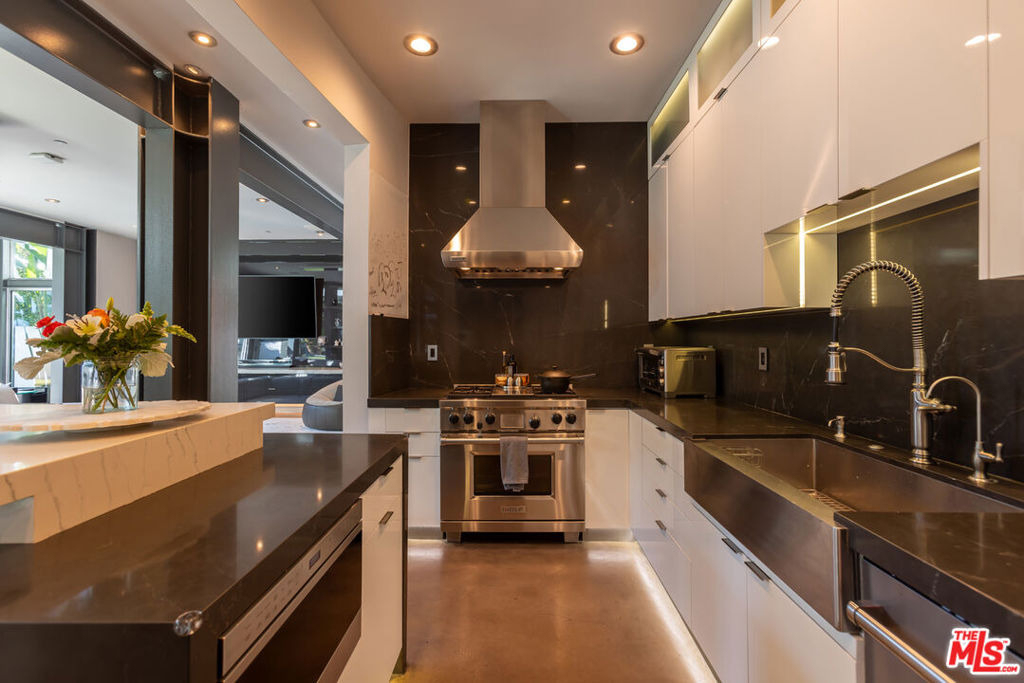 8538 Eastwood Road - Photo 36