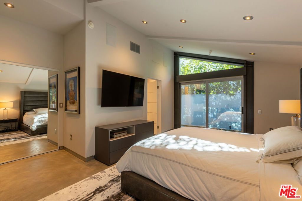8538 Eastwood Road - Photo 18