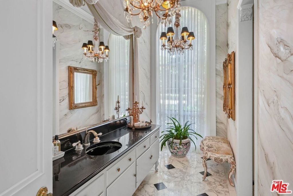 717 N Rodeo Drive - Photo 11