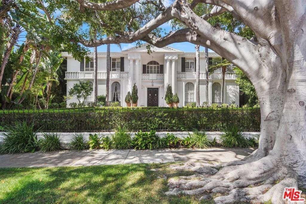 717 N Rodeo Drive - Photo 1
