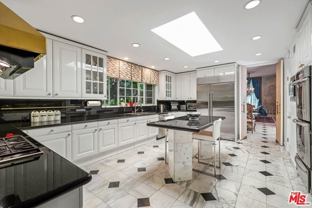 717 N Rodeo Drive - Photo 9