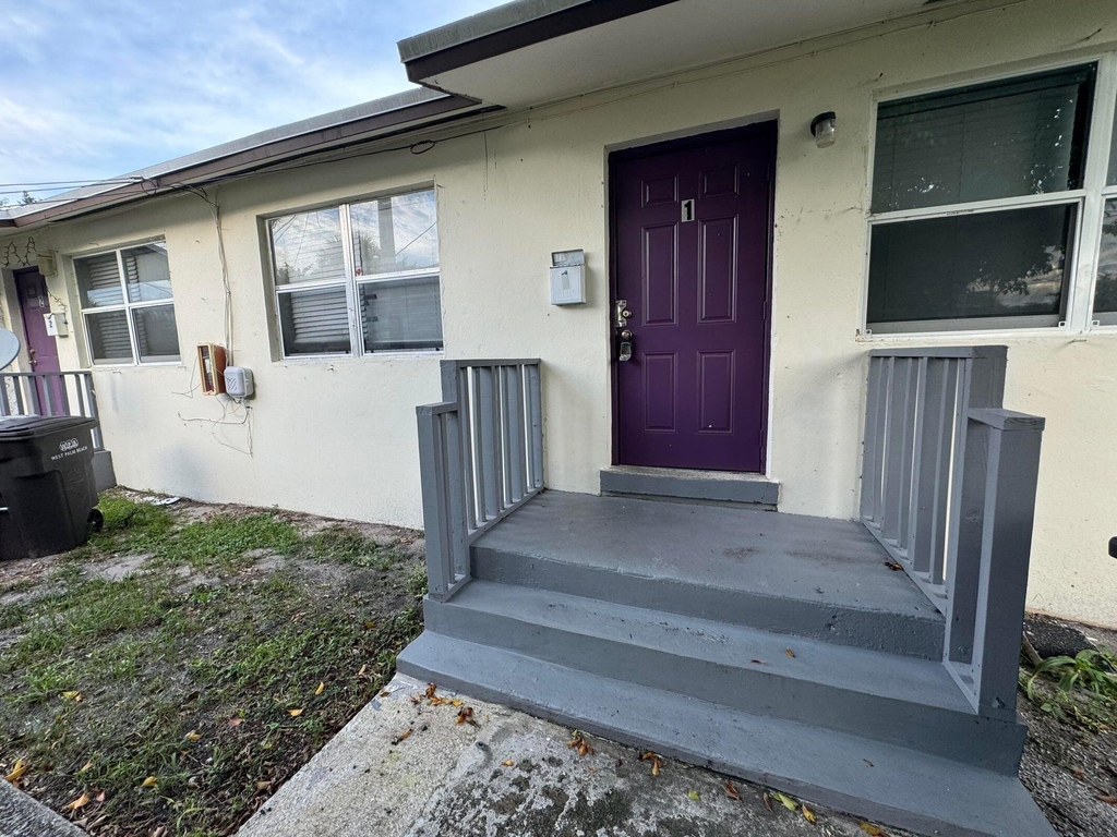 907 8th Street - Photo 0