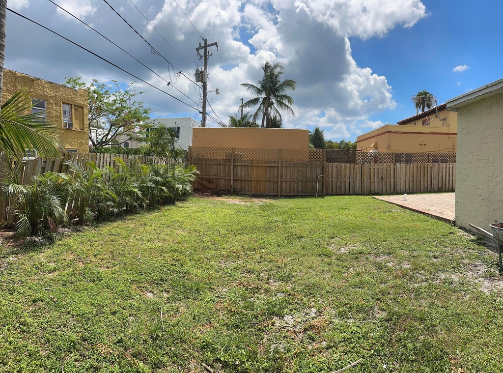 619 37th Street - Photo 18