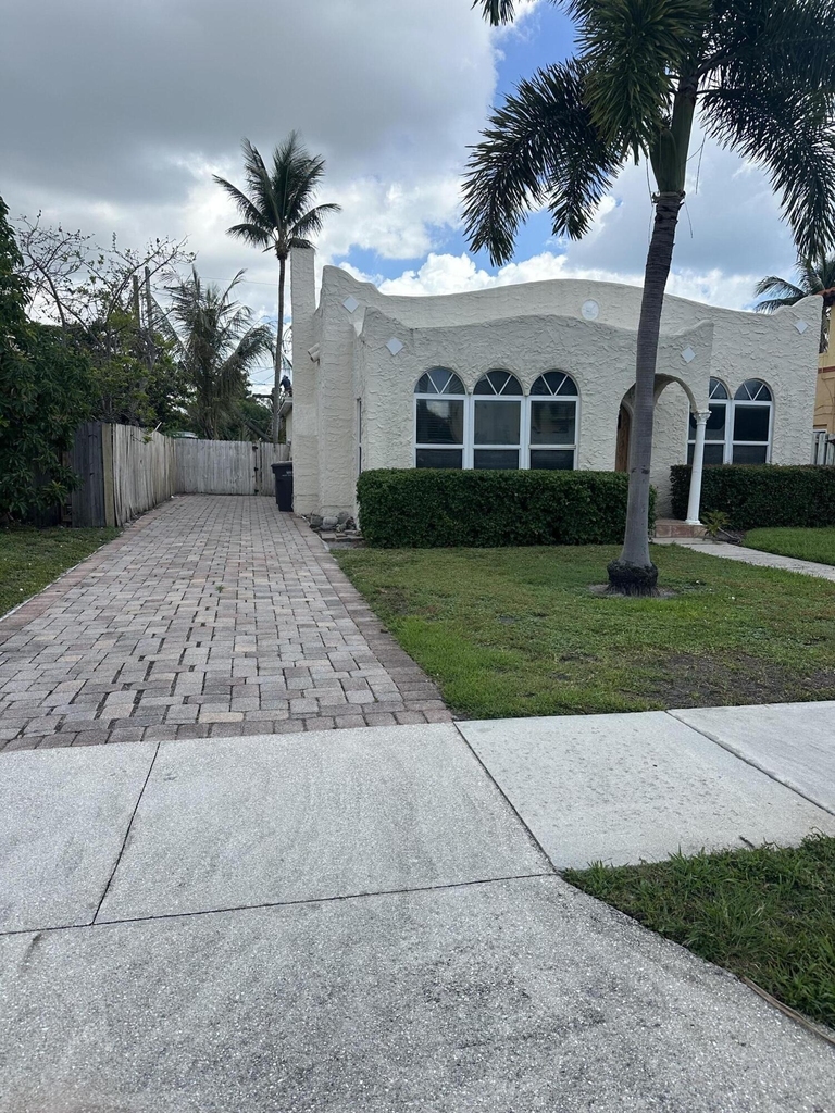619 37th Street - Photo 9