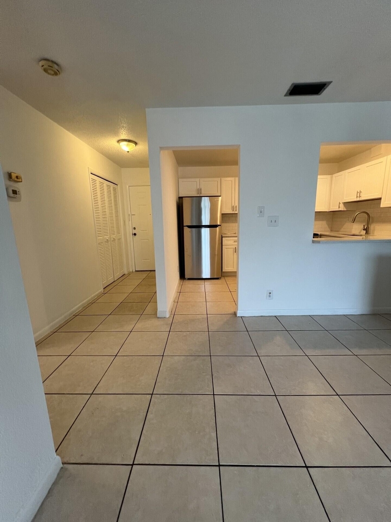 4129 Nw 88th Avenue - Photo 5
