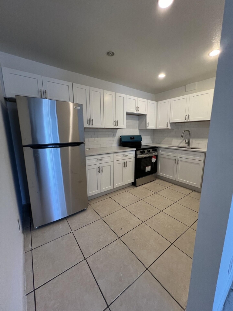 4129 Nw 88th Avenue - Photo 1