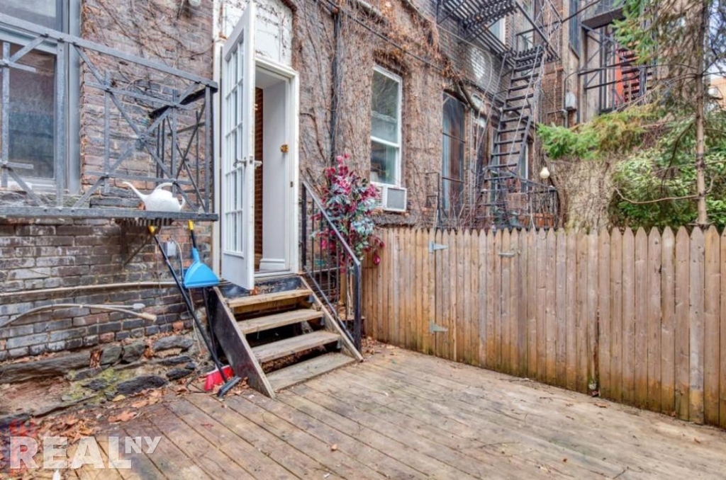 Mott Street - Photo 4