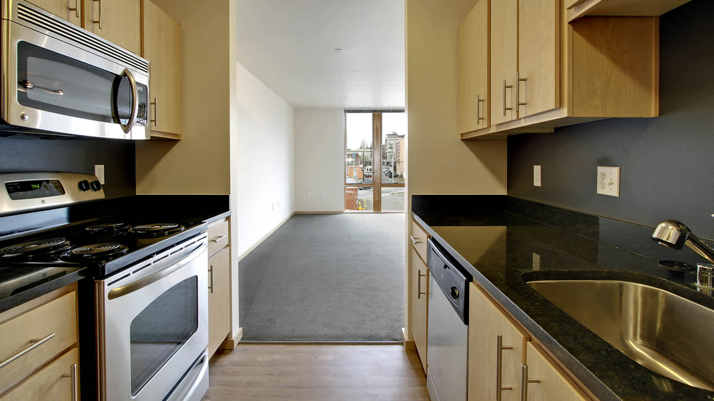 1408 E Union St - Photo 4