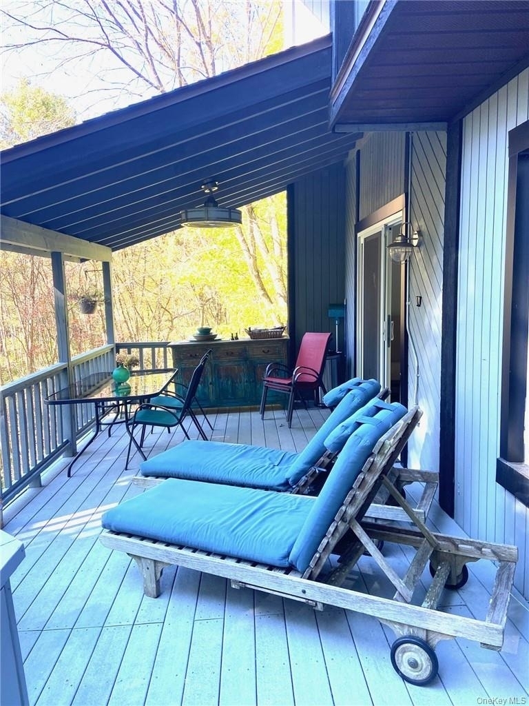 46 Patricia Lane - Photo 3