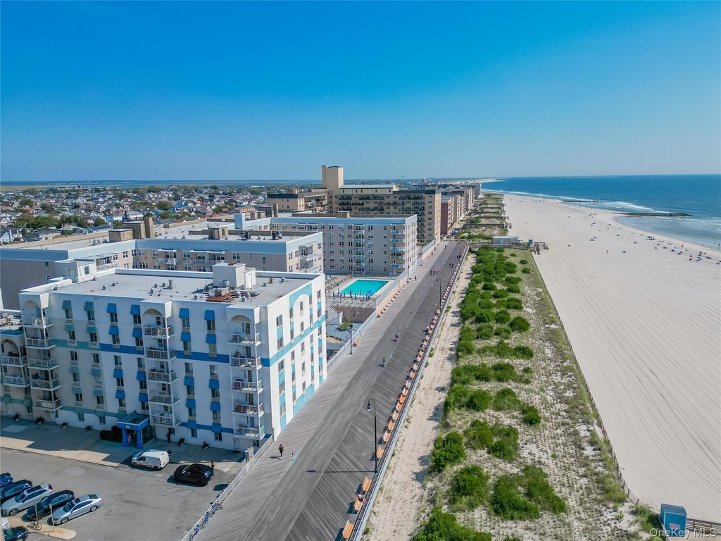 10 Franklin Boulevard - Photo 14