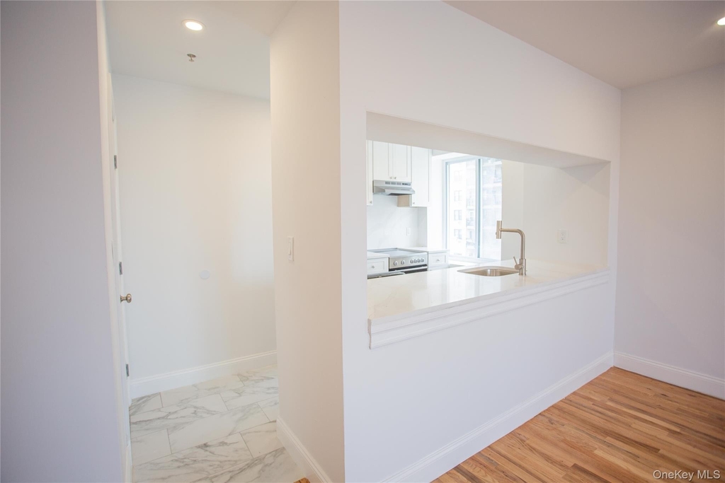 10 Franklin Boulevard - Photo 5