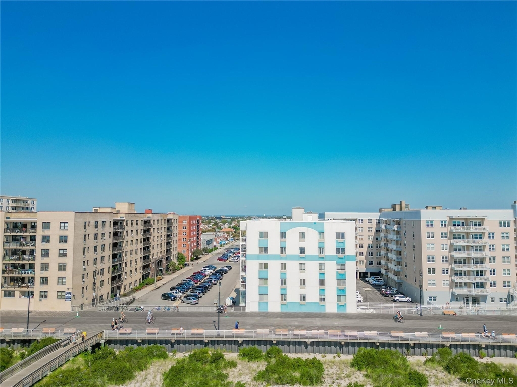 10 Franklin Boulevard - Photo 13
