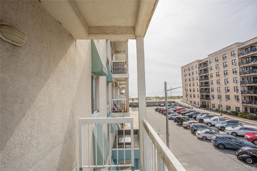 10 Franklin Boulevard - Photo 13