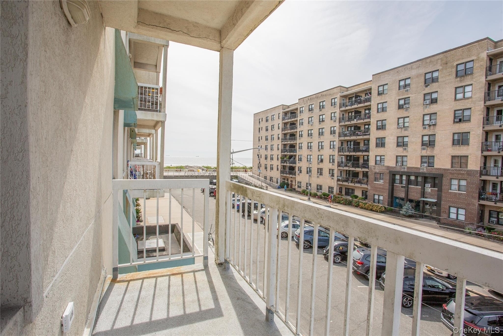 10 Franklin Boulevard - Photo 14