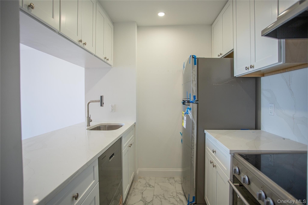 10 Franklin Boulevard - Photo 3