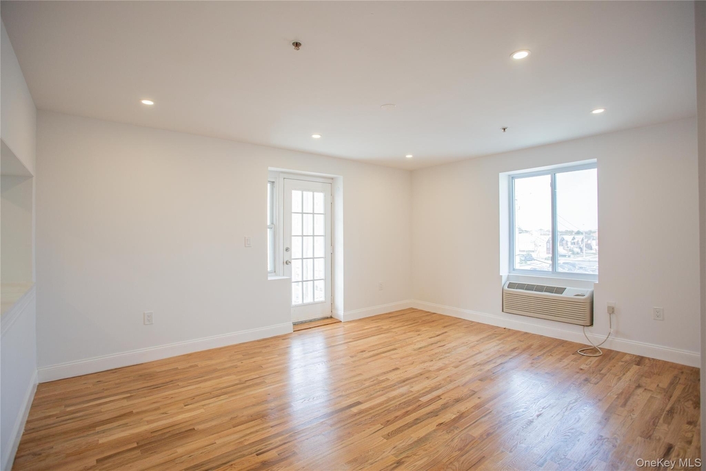 10 Franklin Boulevard - Photo 6