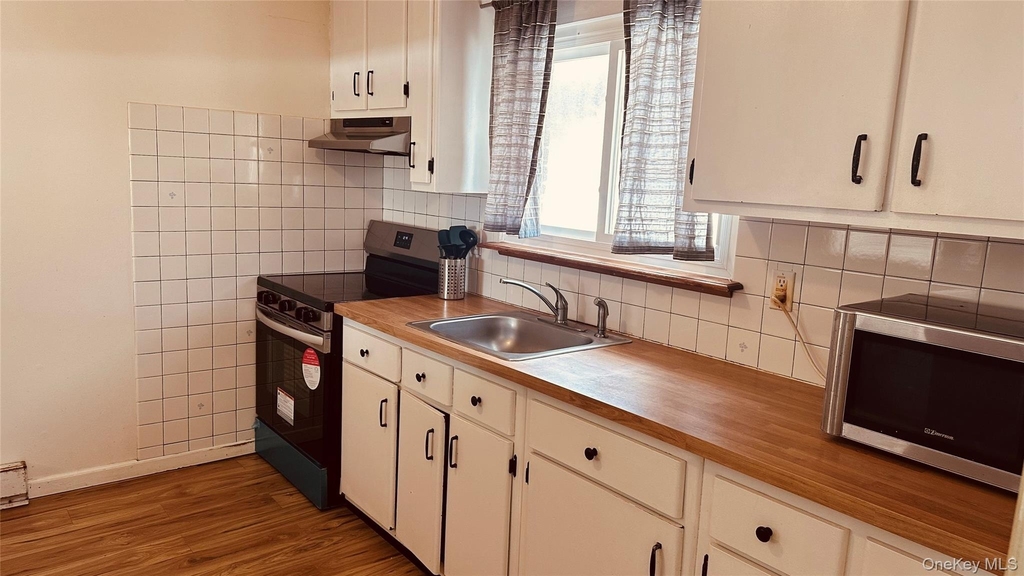 881 Albany Post Road - Photo 4
