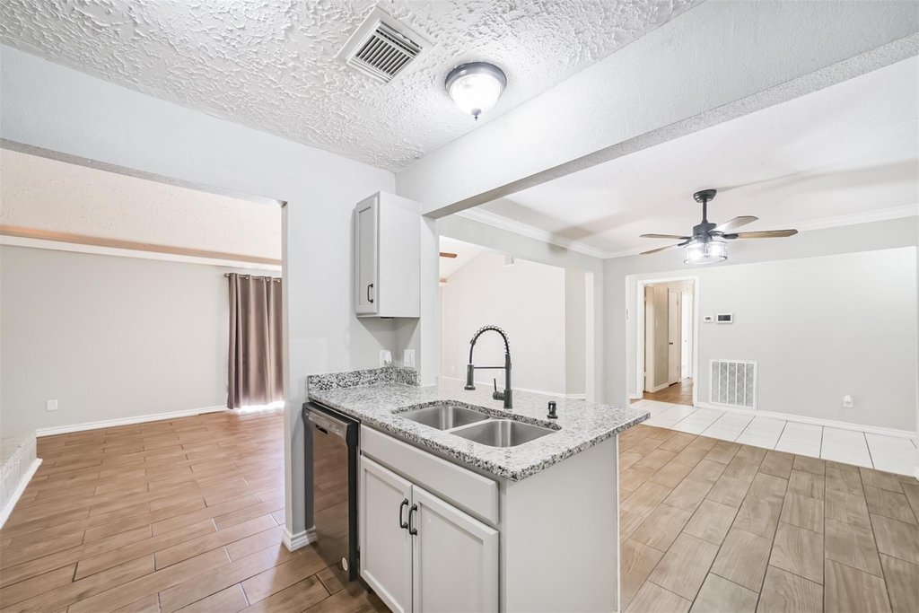 22203 Fincastle Drive - Photo 11