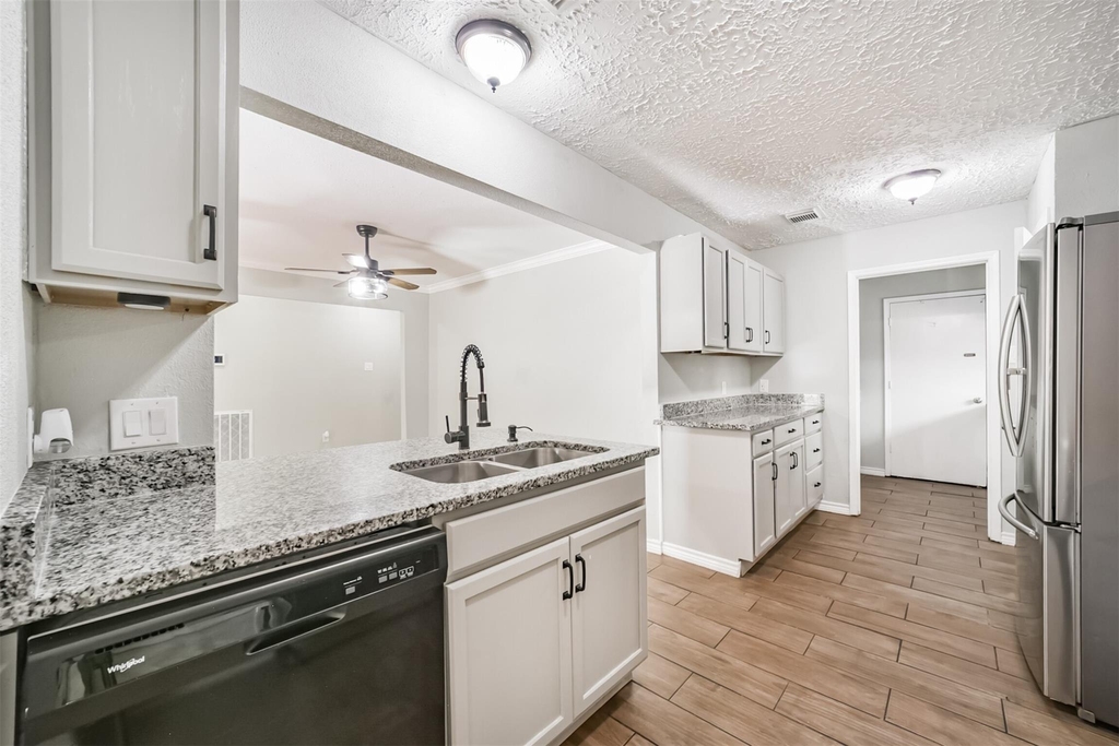 22203 Fincastle Drive - Photo 12