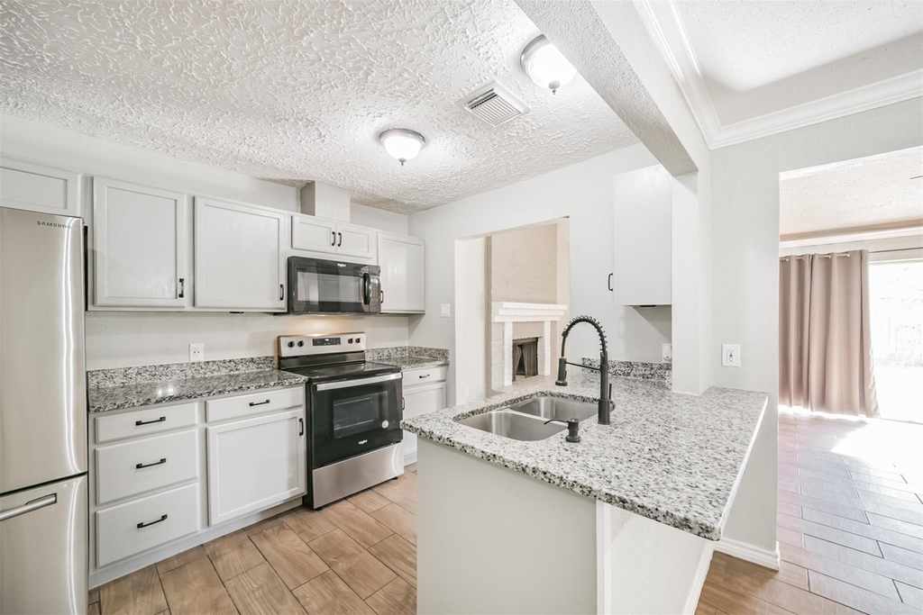 22203 Fincastle Drive - Photo 9