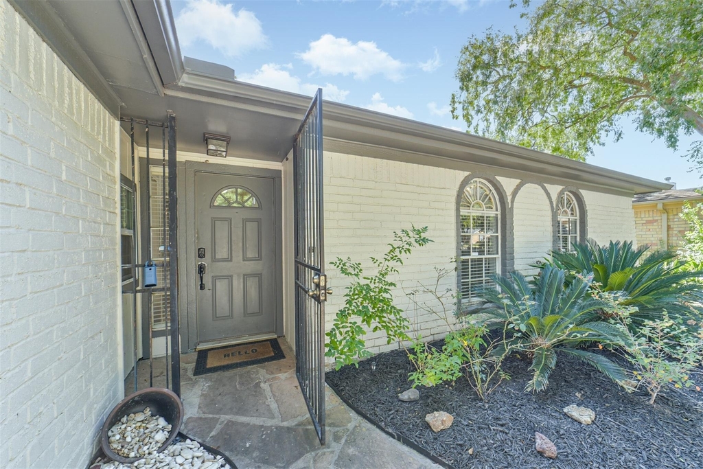 22203 Fincastle Drive - Photo 3