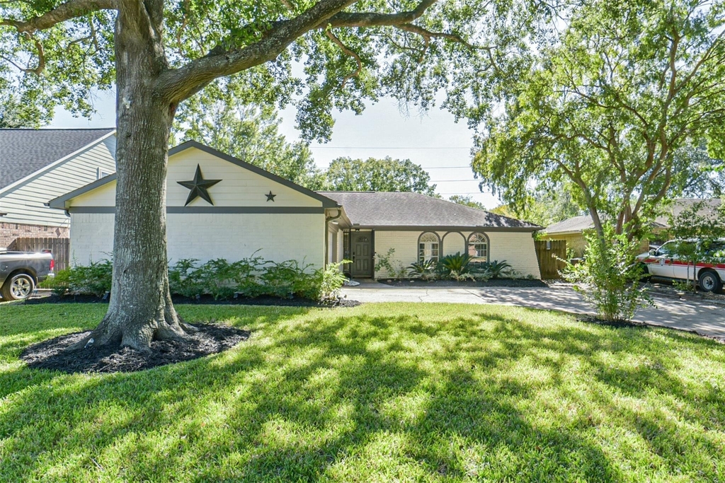 22203 Fincastle Drive - Photo 0
