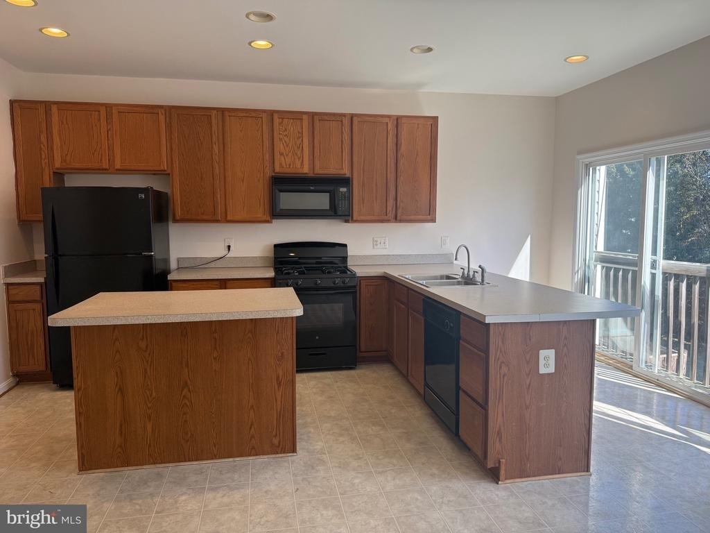 144 Keating Circle - Photo 3