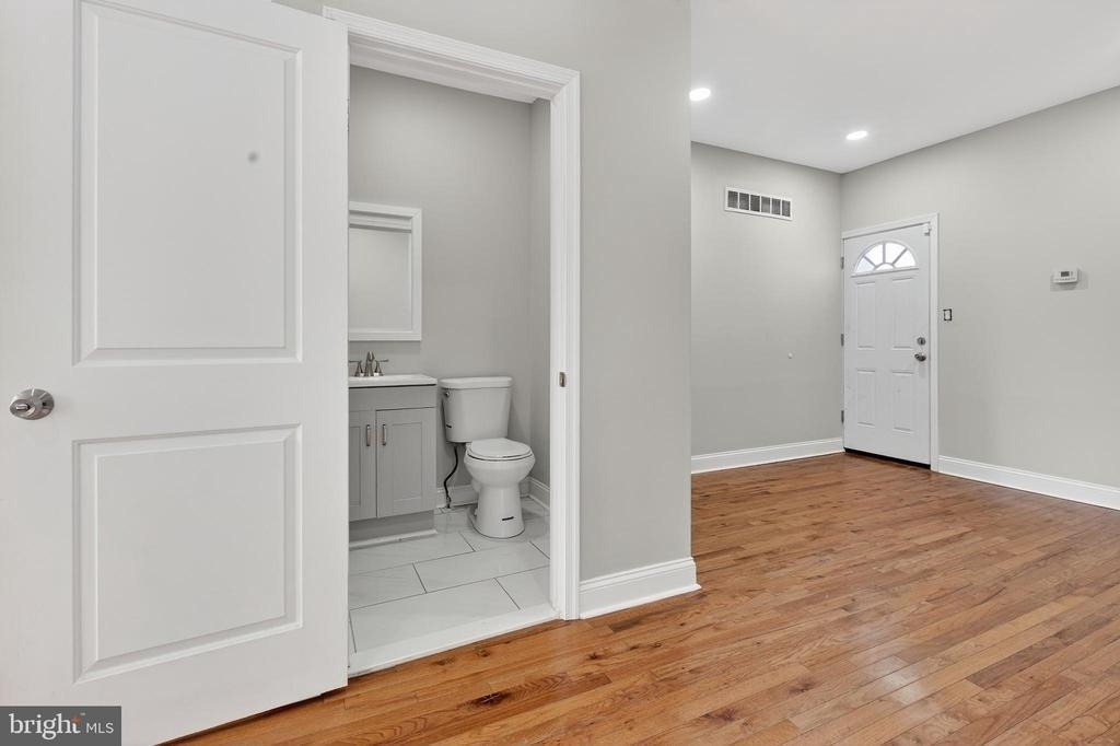 2543 Nicholas Street - Photo 3