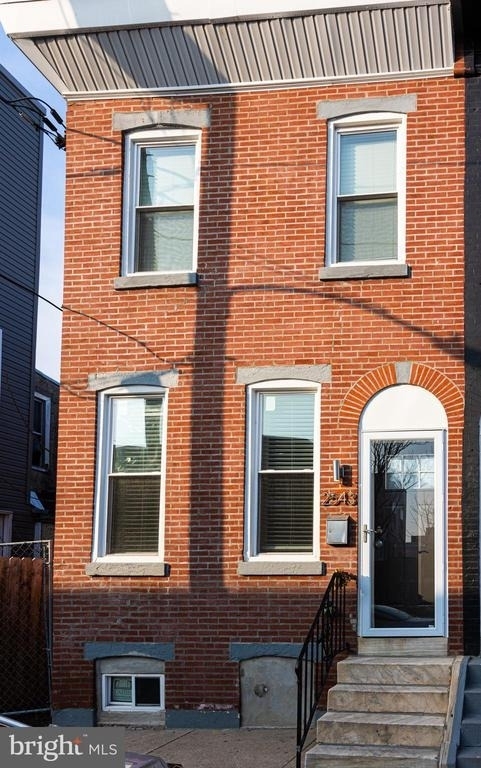 2543 Nicholas Street - Photo 0