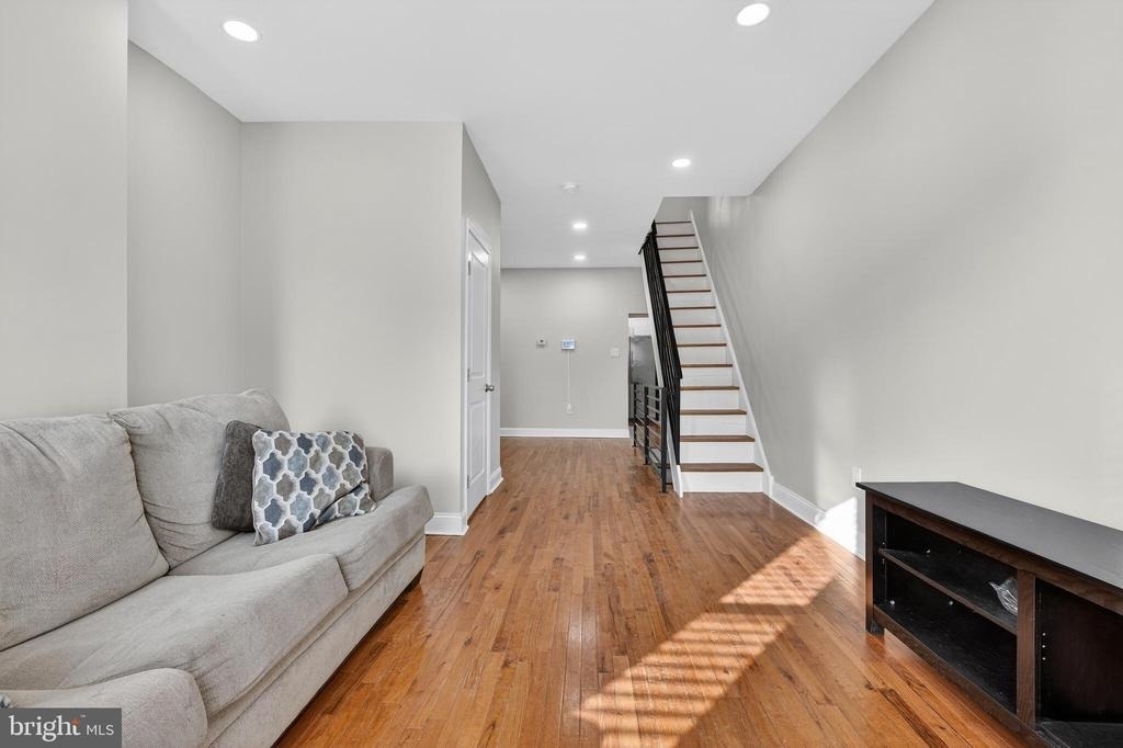 2543 Nicholas Street - Photo 1