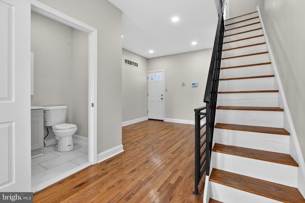 2543 Nicholas Street - Photo 2