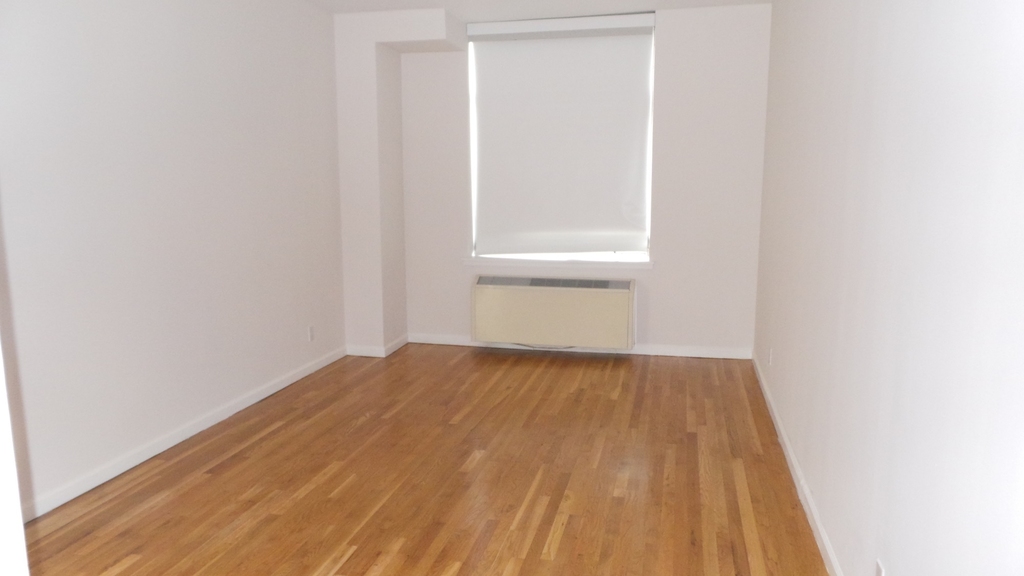 120 West 21st Street - Photo 7