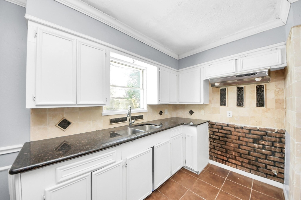2513 Leslie Street - Photo 17