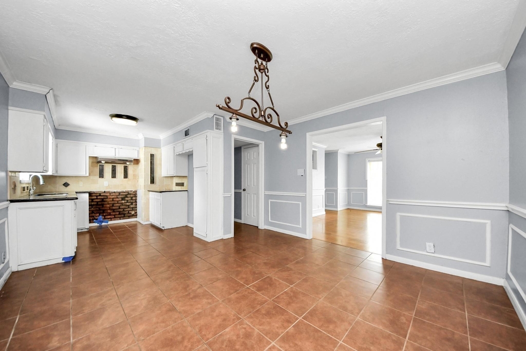 2513 Leslie Street - Photo 10