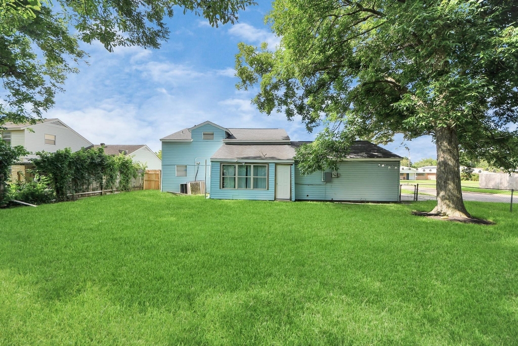 2513 Leslie Street - Photo 38