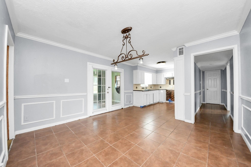 2513 Leslie Street - Photo 9