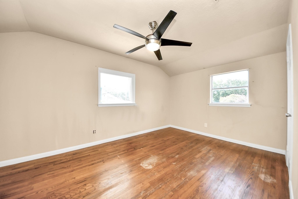 2513 Leslie Street - Photo 20