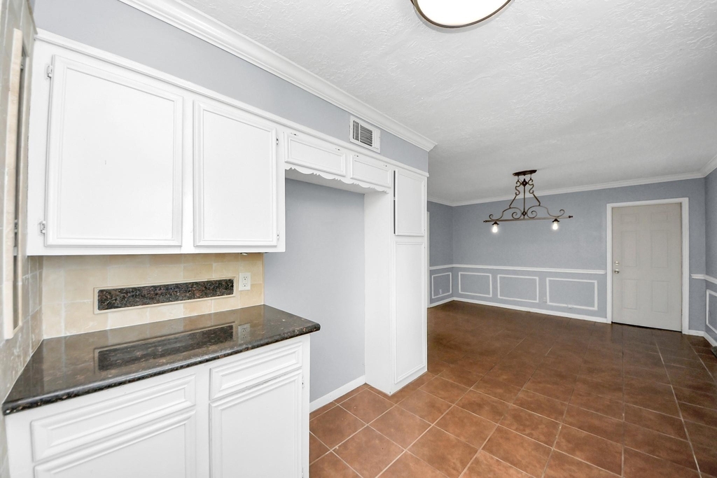 2513 Leslie Street - Photo 14
