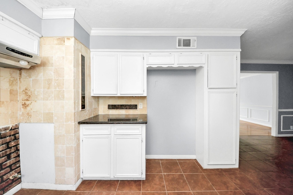 2513 Leslie Street - Photo 13