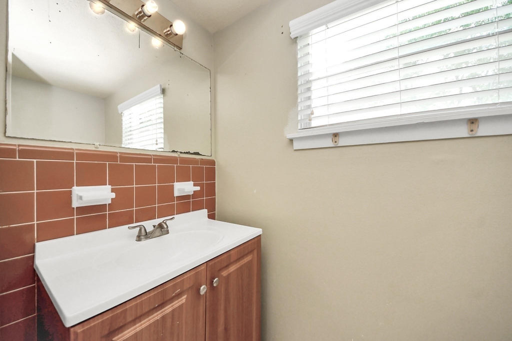 2513 Leslie Street - Photo 25