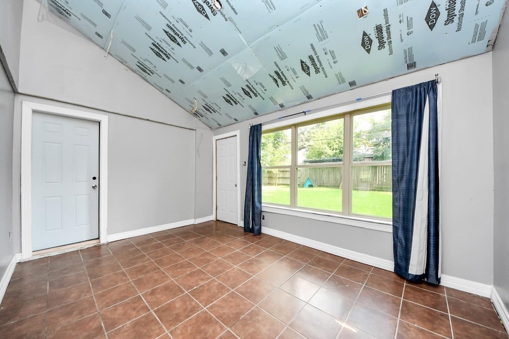 2513 Leslie Street - Photo 28