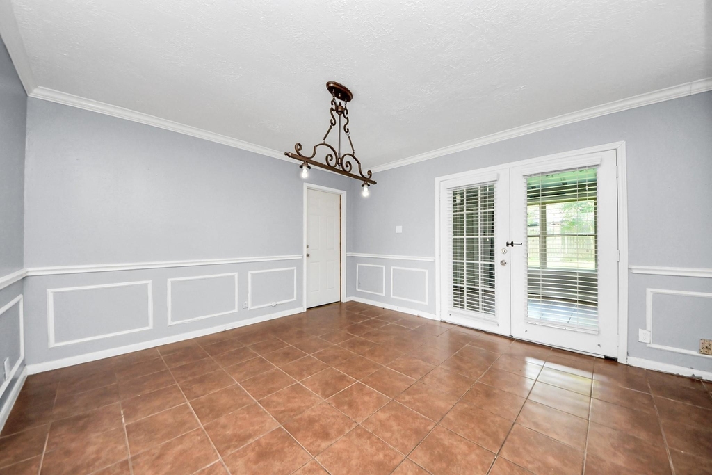 2513 Leslie Street - Photo 7