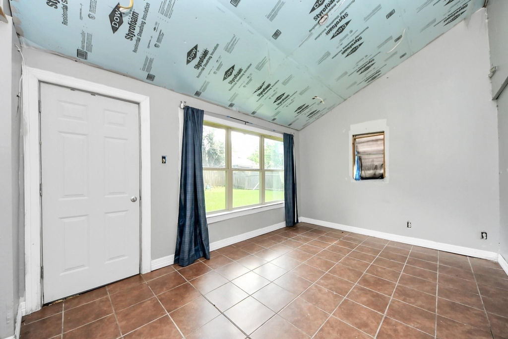 2513 Leslie Street - Photo 31